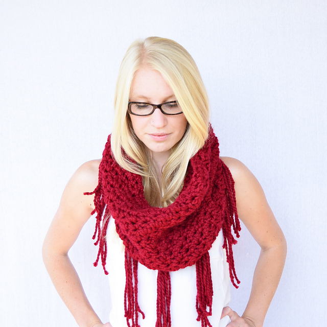 Sara Fringe Cowl