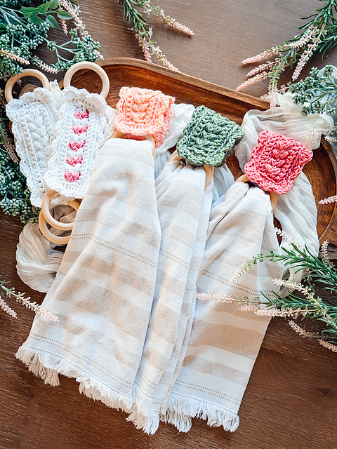 Wheat Stitch™ Scalloped Dishtowel Holder