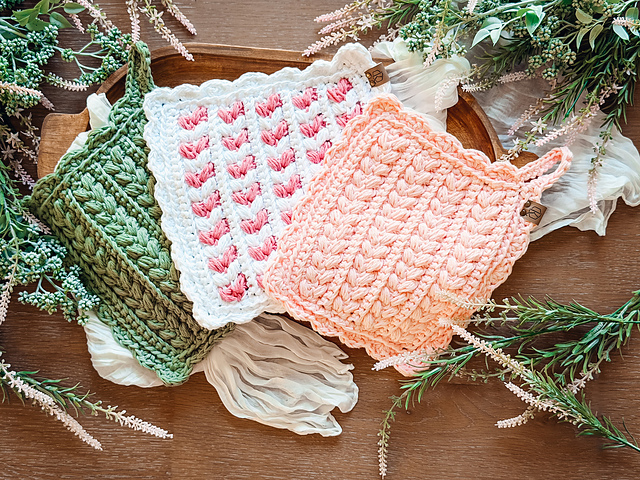 Wheat Stitch™ Scalloped Hotpad