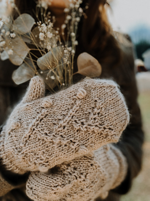 Invocation Mittens