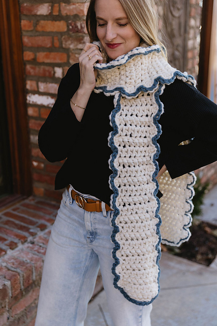 Simple Scallop Scarf