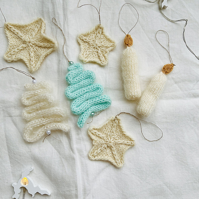 Set Christmas tree decorations