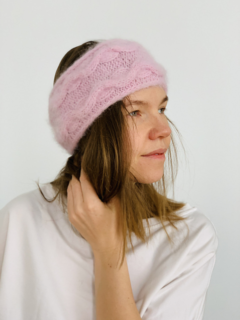 Cable ear warmer