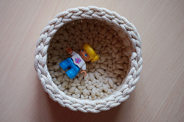 Easy circle cord basket