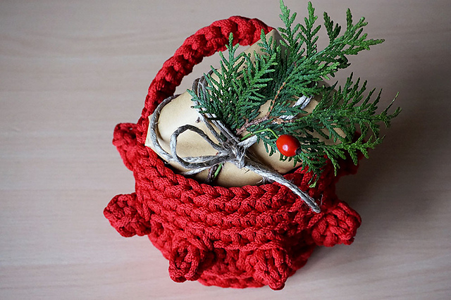 Door-knob handle basket
