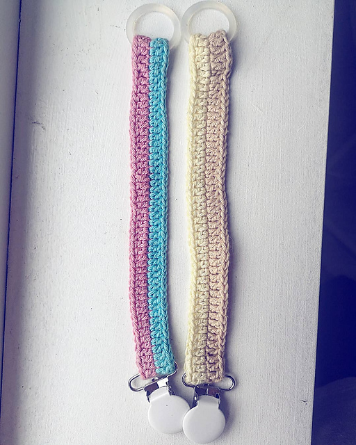 Easy pacifier clip