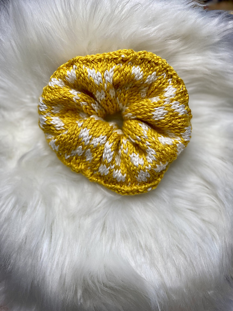 Summer Daisy Scrunchy