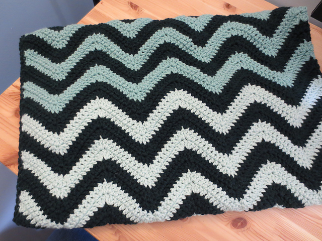 Easy Chevron Baby Blanket
