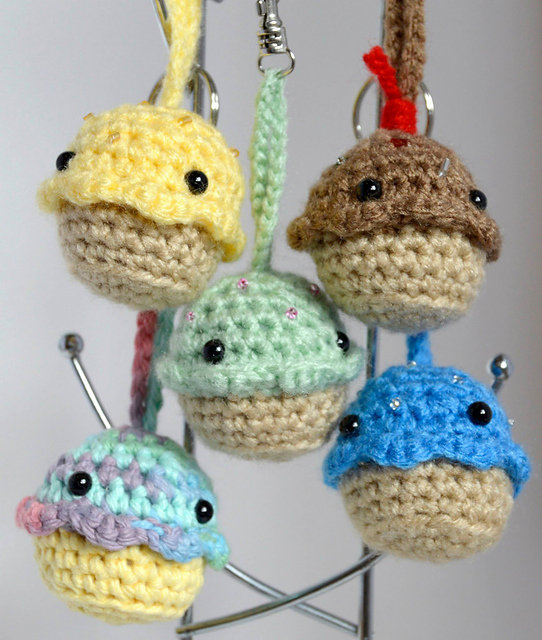 Amigurumi Cupcake Keychain