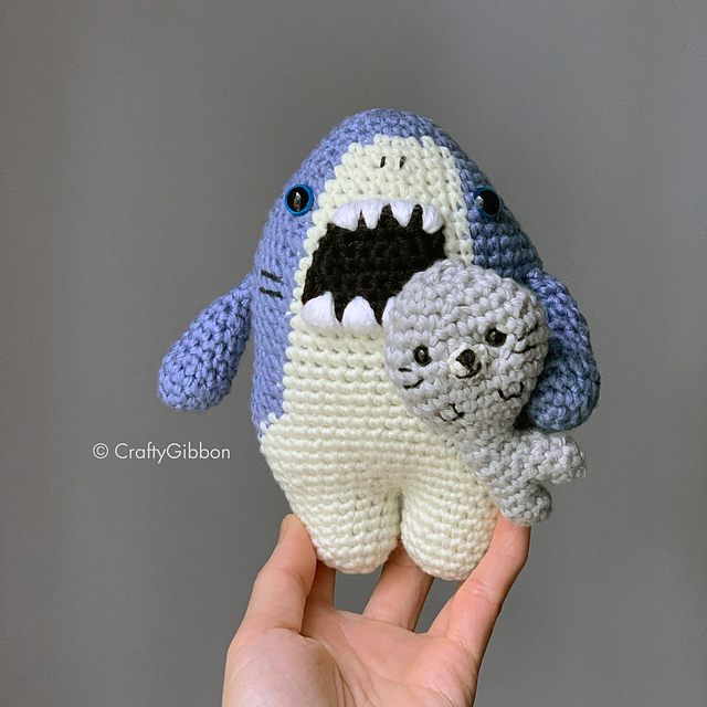 Jaggy & Yummy (Shark and Seal)
