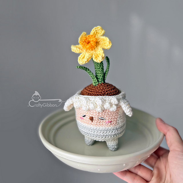 Sheep/Daffodil Planter