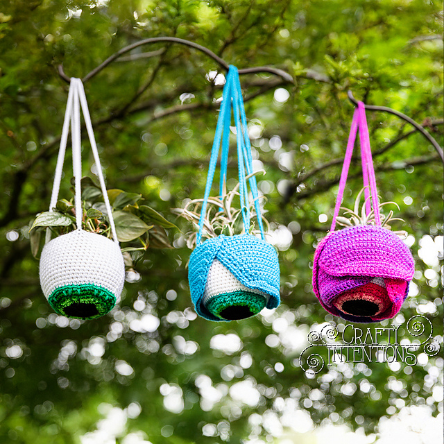 Hanging Eyeball Planter Cozy