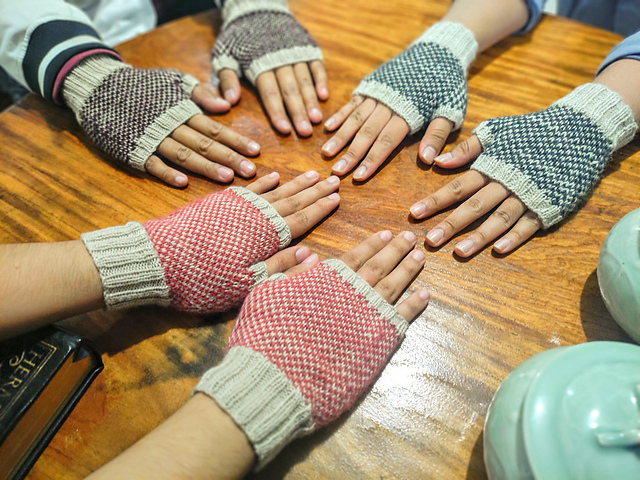 Lila Fingerless Mitts