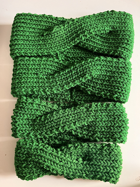 Cross rib ear warmer