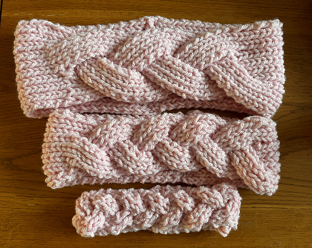Plaited rib ear warmer