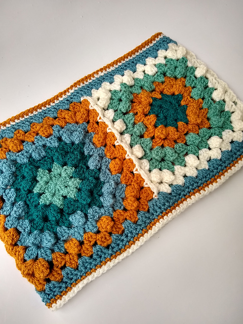 Granny Loves Popcorn Cowl