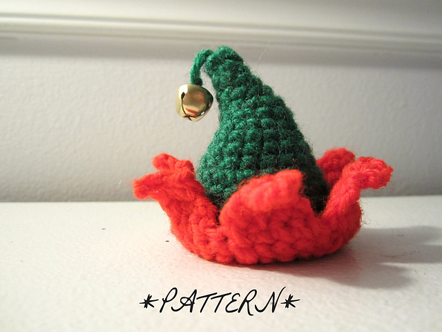 Mini Elf Hat in Amigurumi