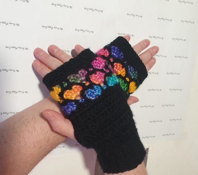 heart fingerless gloves