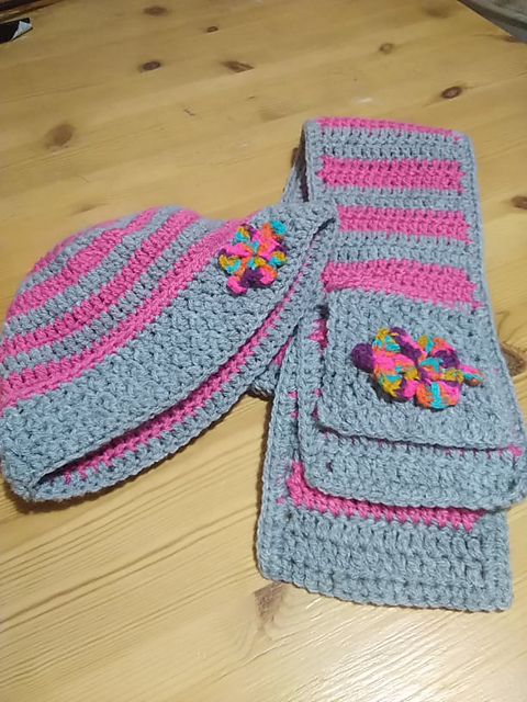 puzzle peace pocket scarf