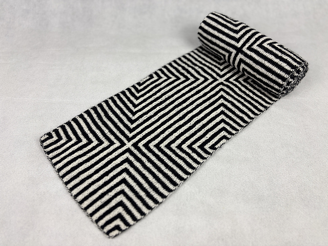 Scarf «Illusion of Squares»