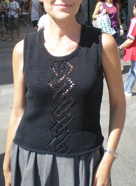 # 35 Top with lace band