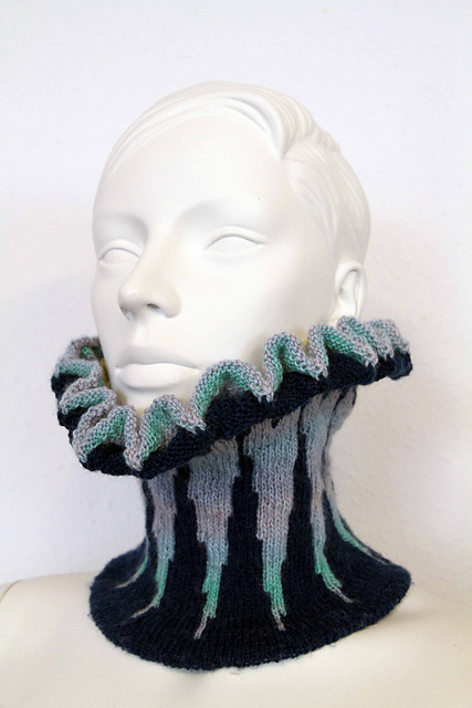 Lily Blossom Cowl
