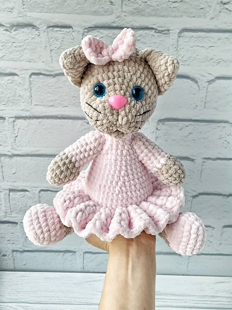 cat dress crochet Be honest is this cute or am I traumatizing my cat?I made a tiny crochet dress for my cat and I genuinely can't tell if this is adorable or a crime. She