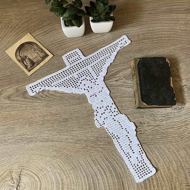 Crucifixion doily