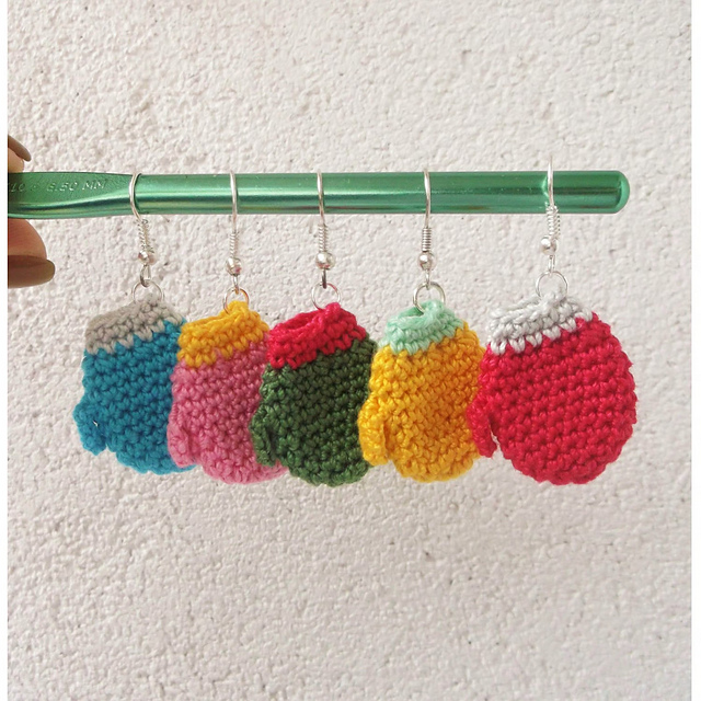 Mittens earrings