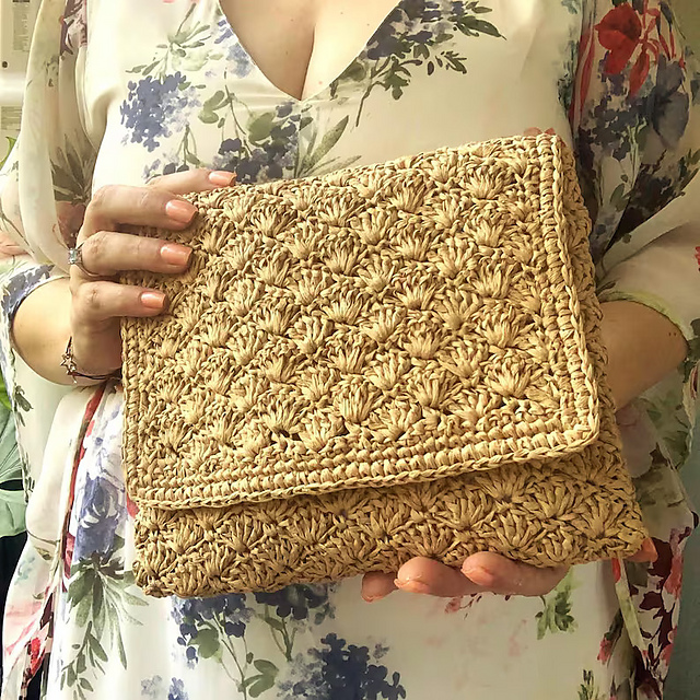 Raffia clutch bag 6
