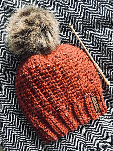 Ravelry: Knochet Hat and Cowl pattern by Viktoria Gogolak