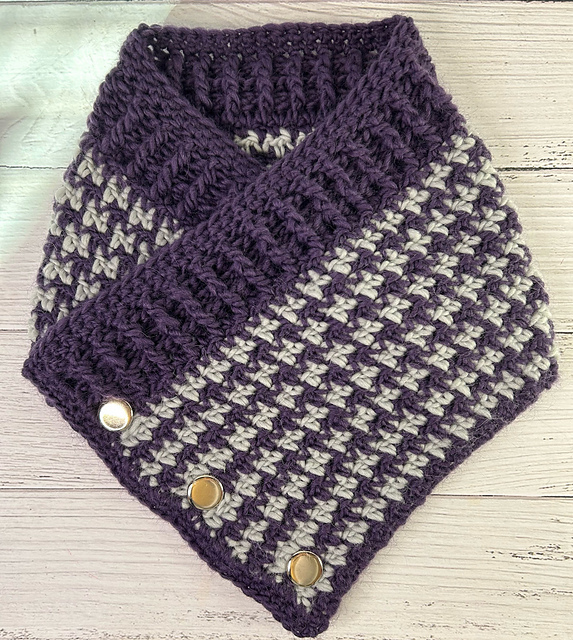 Crunchy Houndstooth Cowl