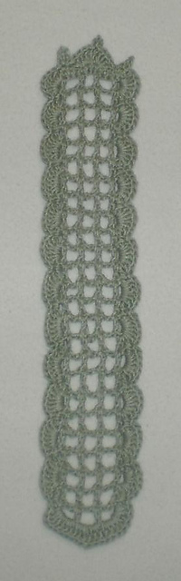 Shell Stitch Filet Bookmark