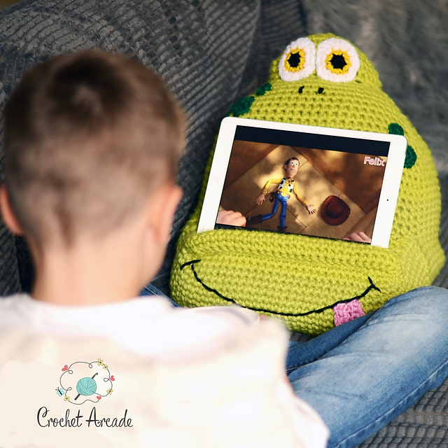 Joe the Frog Book/Tablet Holder