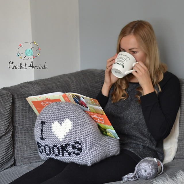'I love books' book tablet holder