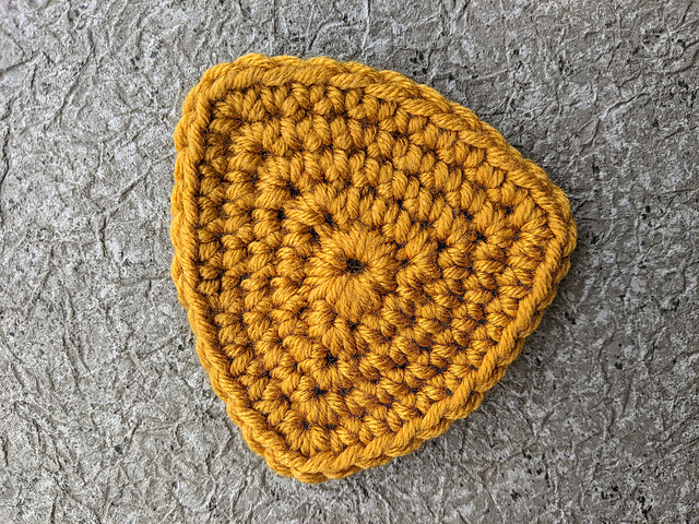 Ravelry: Equilateral Triangle pattern by Annanitato Lolo