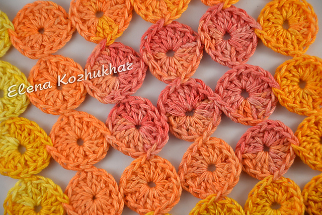 Little continuous circles rug