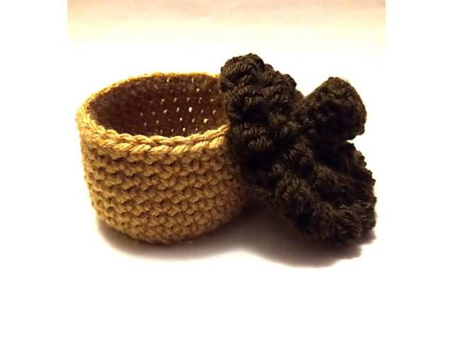 Acorn Pot