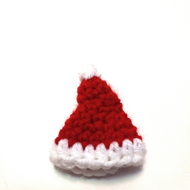 ravelry-mini-santa-hat-pattern-by-dani-west
