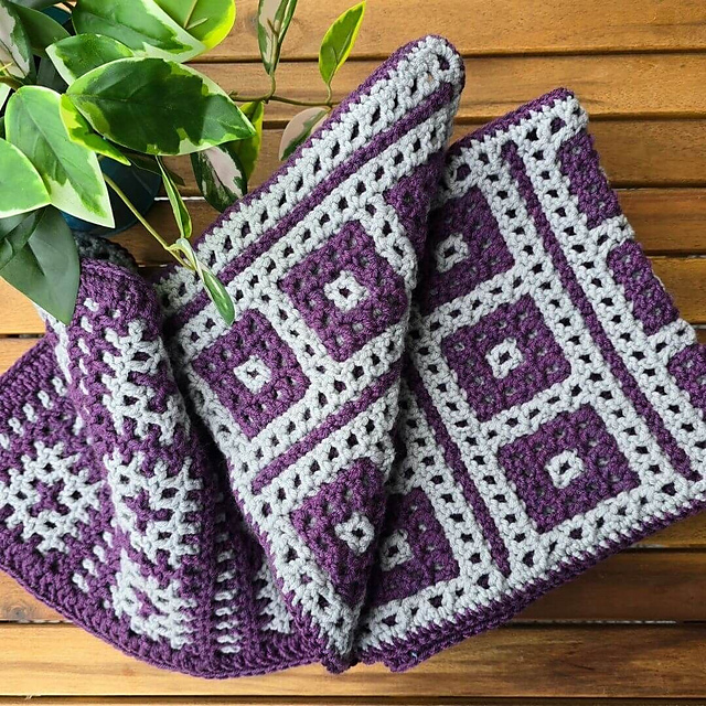 Retro Granny Square Scarf