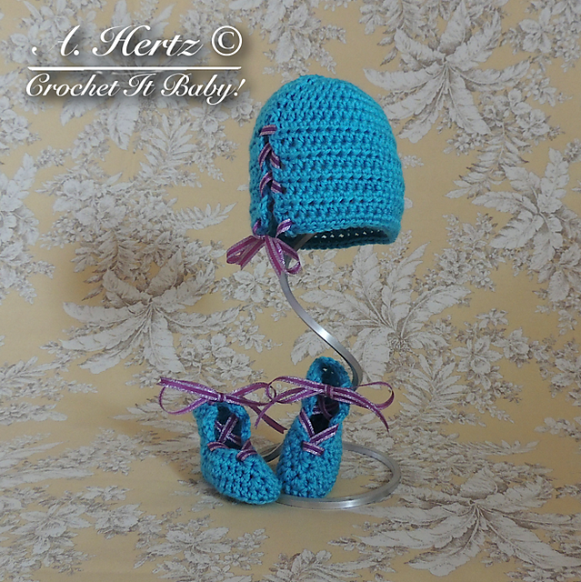Lacey Hat and Bootie Set
