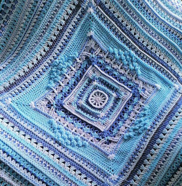Corylus Throw