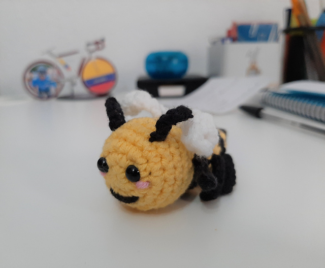 Bee Happy Amigurumi