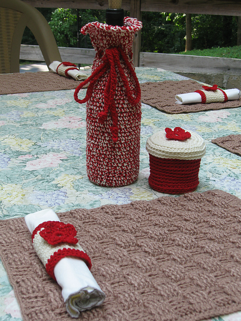 Picnic Basket Set: Placemats