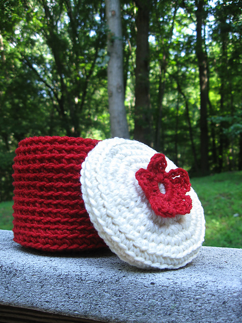 Picnic Basket Set: Flower Lidded Container