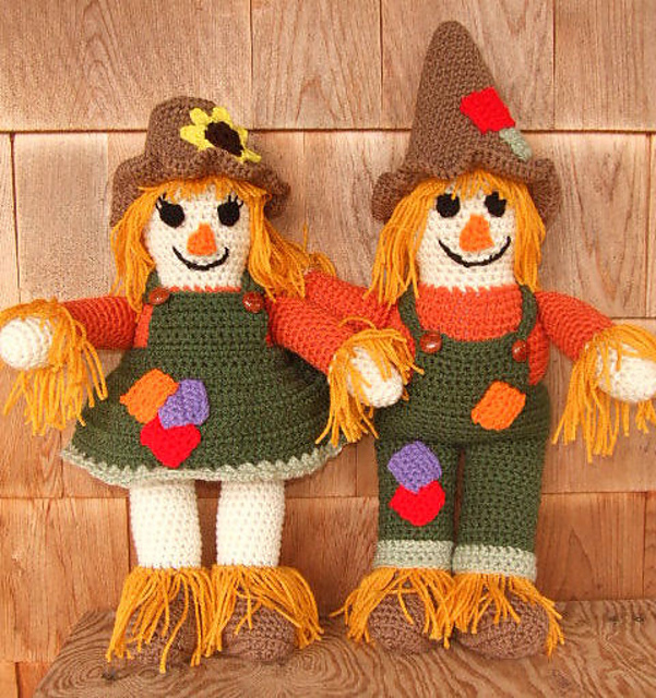 CV118 Susie & Sammy The Scarecrows