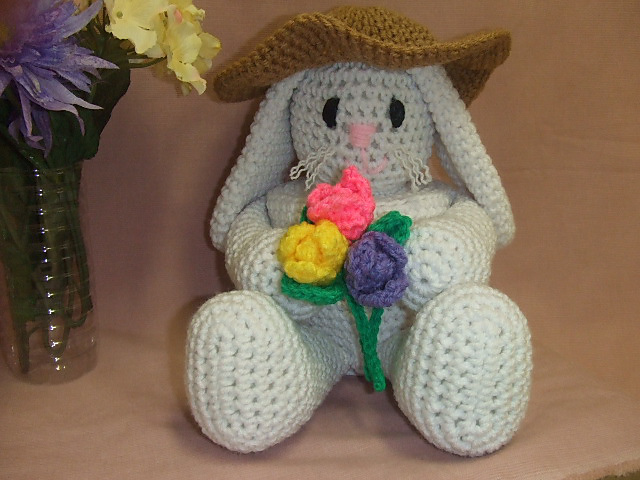 CV015 Priscilla Easter Bunny TP Topper