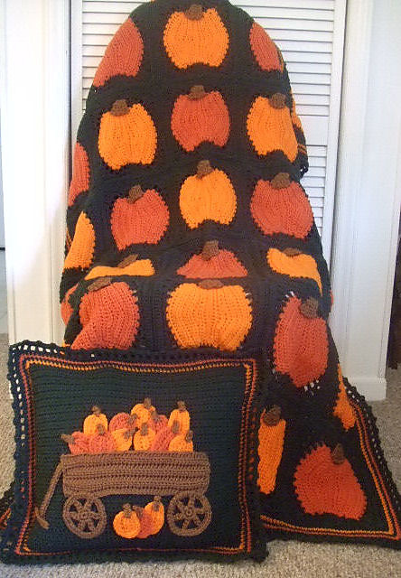 CV025 Pumpkins Galore Afghan and Pillow