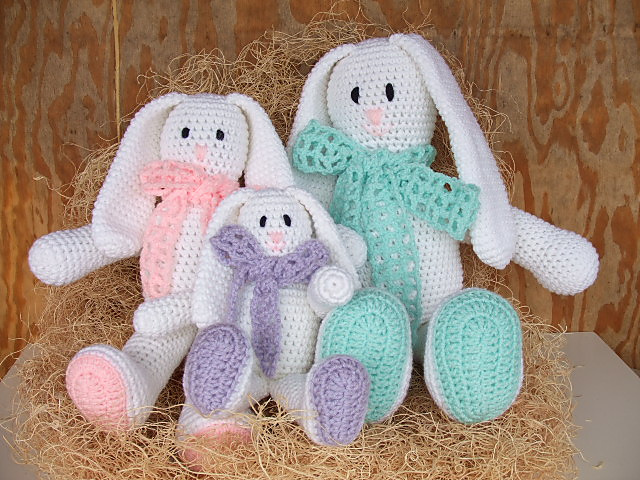 CV090 Floppy Ear Bunny Family