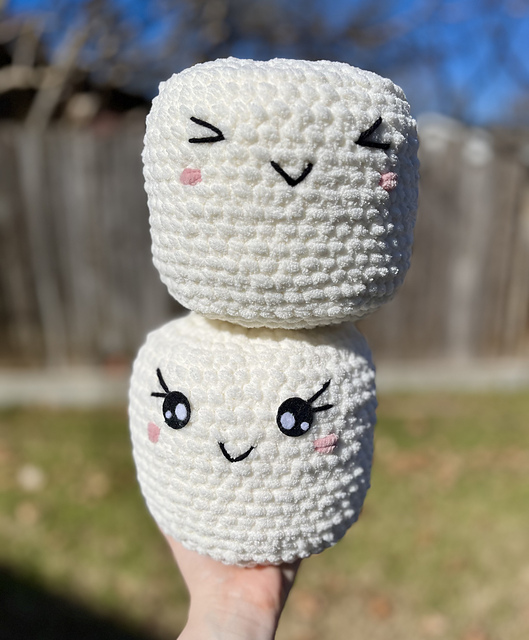 Ravelry: Jumbo Marshmallow Plushie pattern by Carolyn Benson